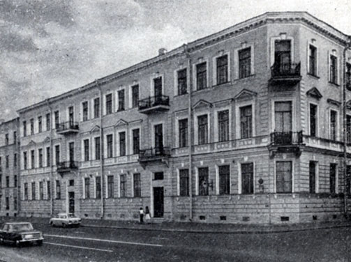 Дом № 20 по набережной Красного Флота; здесь Д. Шостакович бывал с 1928 по 1941 г