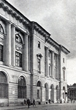 Дом № 2 на улице Зодчего Росси, где с 1932 по 1947 г. находилось Ленинградское отделение Союза советских композиторов