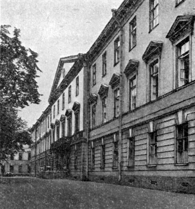 Лермонтовский проспект, дом № 54 (бывшее здание Школы гвардейских подпрапорщиков и кавалерийских юнкеров). Современная фотография