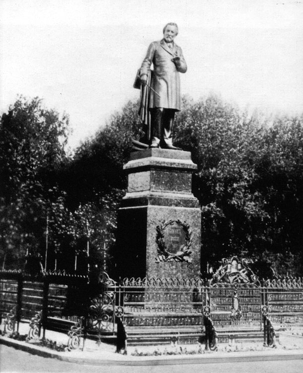 Памятник Глинке в Смоленске работы А. фон Бока